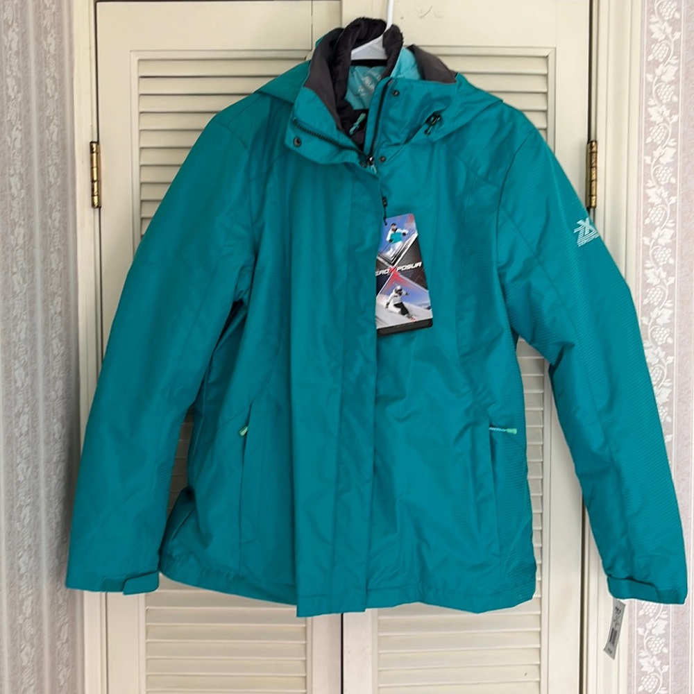 Brand new Women’s Size XL 3 in 1 Jacket by ZeroXposur
